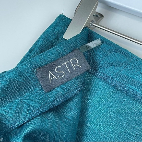 ASTR Dark Green Jacquard Midi Pencil Skirt - Picture 4 of 5